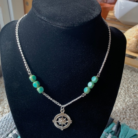 Beaded compass necklace - Picture 6 of 7